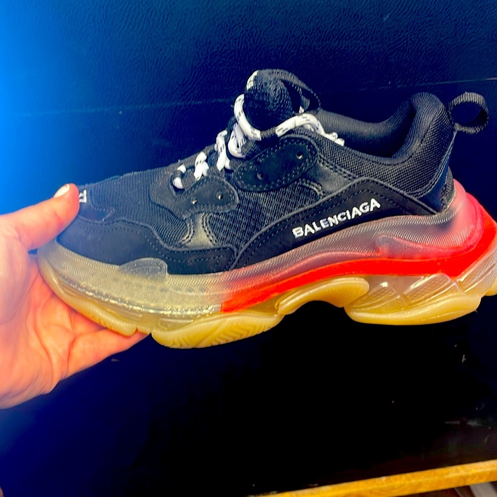 Balenciaga shies size 37